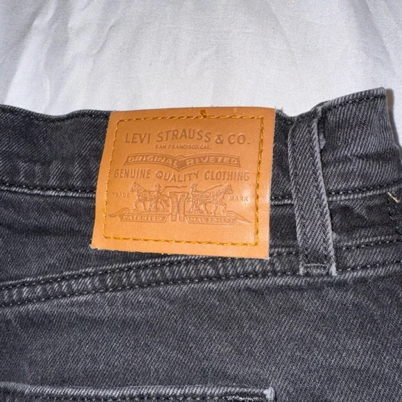 Levi’s Black Ribcage Shorts - Picture 7 of 7